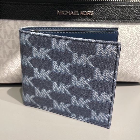 Michael Kors Men’s Women’s Cooper Logo Fabric Billfold Wallet Navy NWT
Unisex - Picture 7 of 16